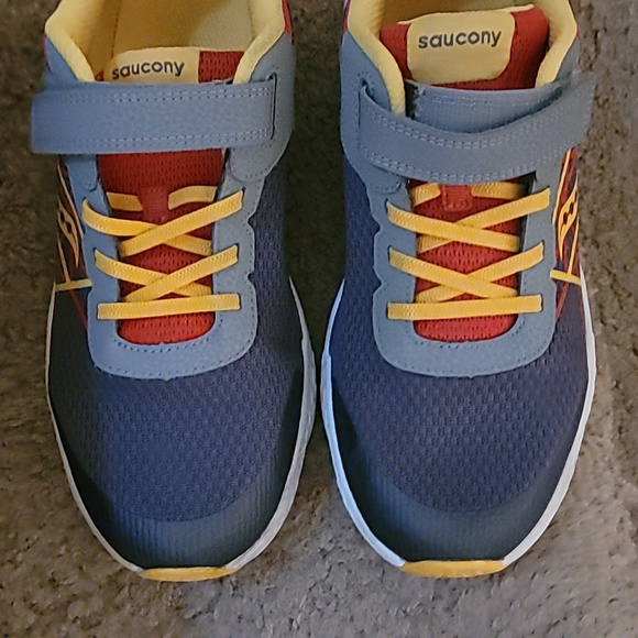 NWOT👩‍👦‍👦KIDS SHOES **ONLY WORN 1X** 👟 - Picture 4 of 7